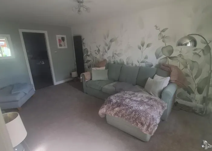 Edinburgh- 2 Double Rooms Available
